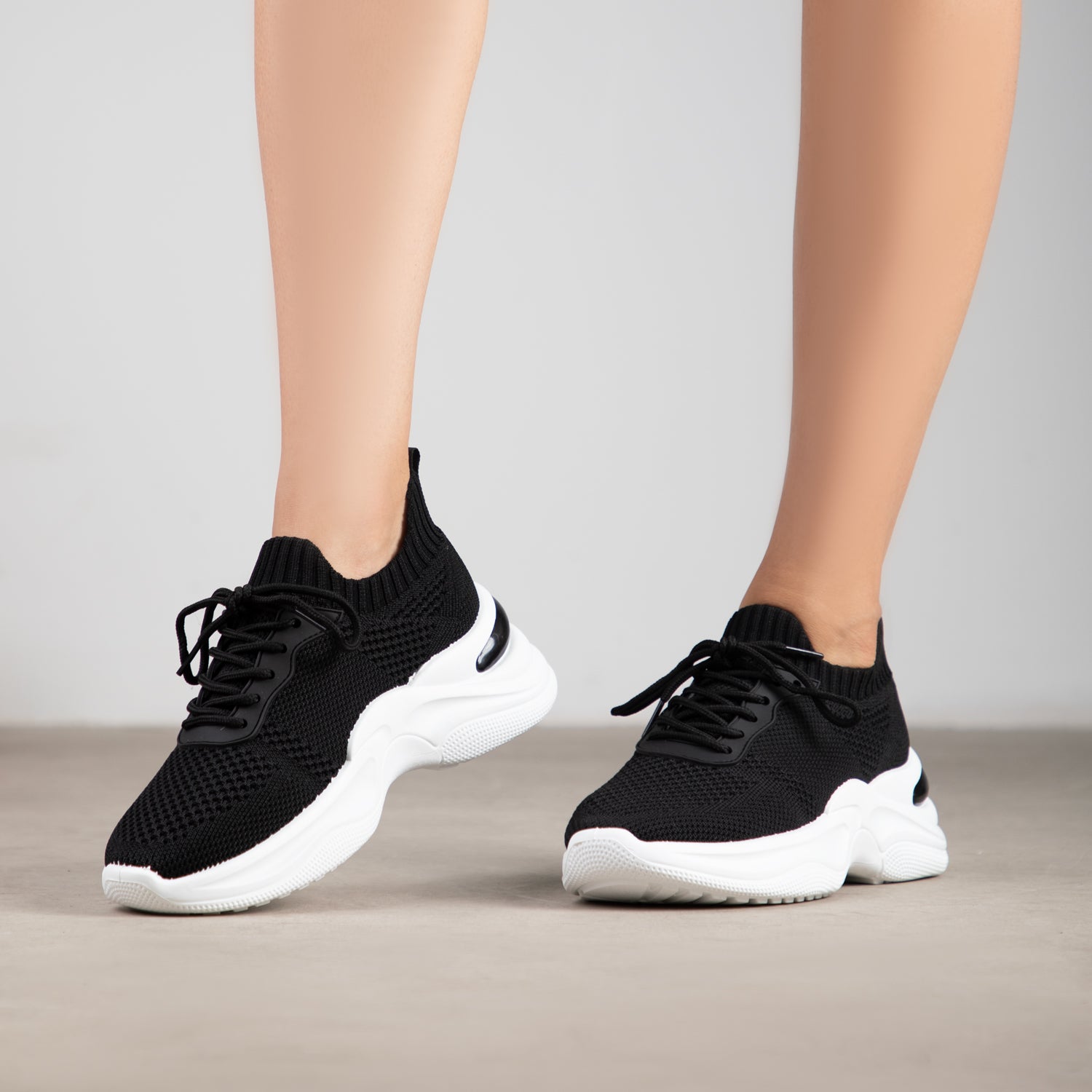 RAID Della Trainers in Black