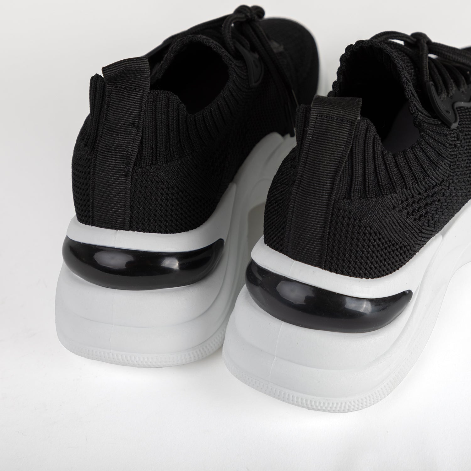 RAID Della Trainers in Black