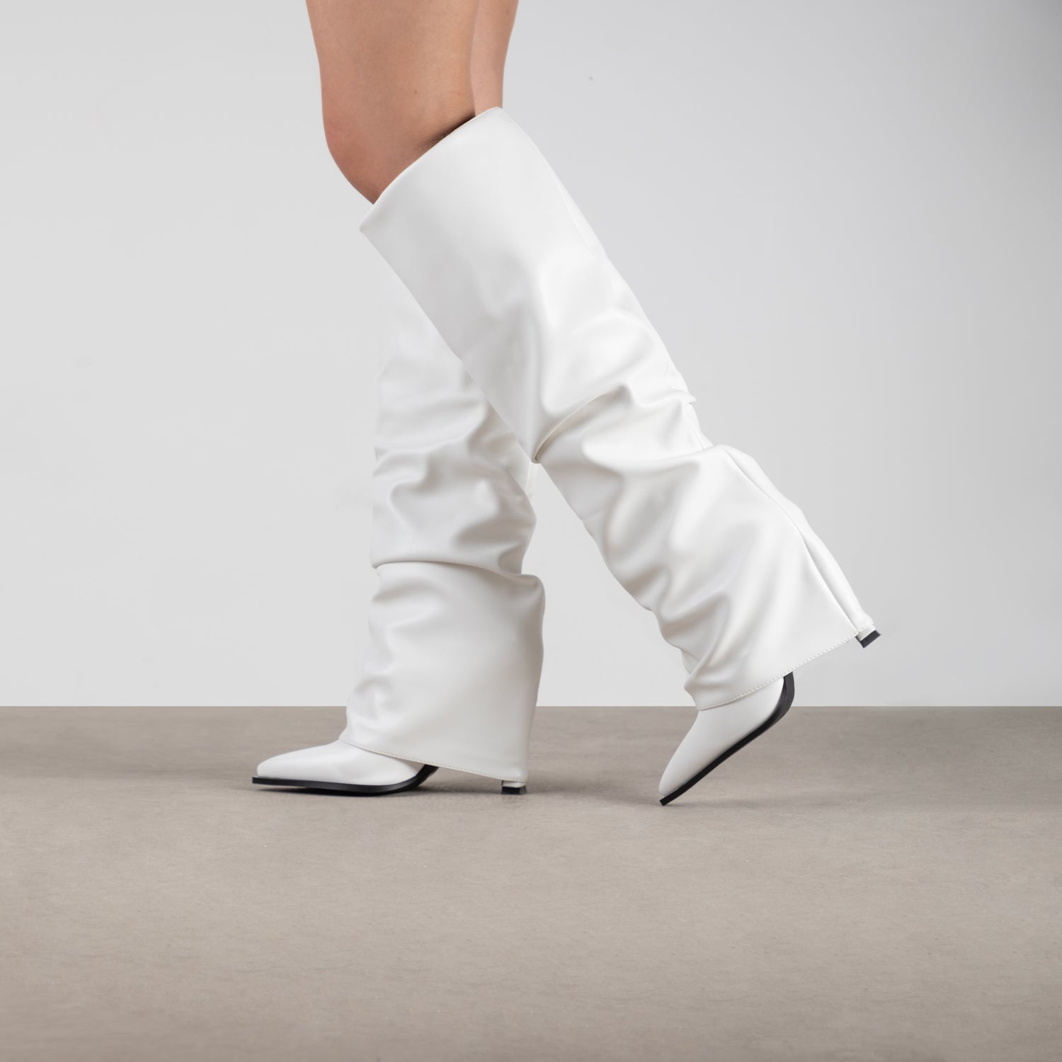 RAID Grandeur Knee High Boots in White