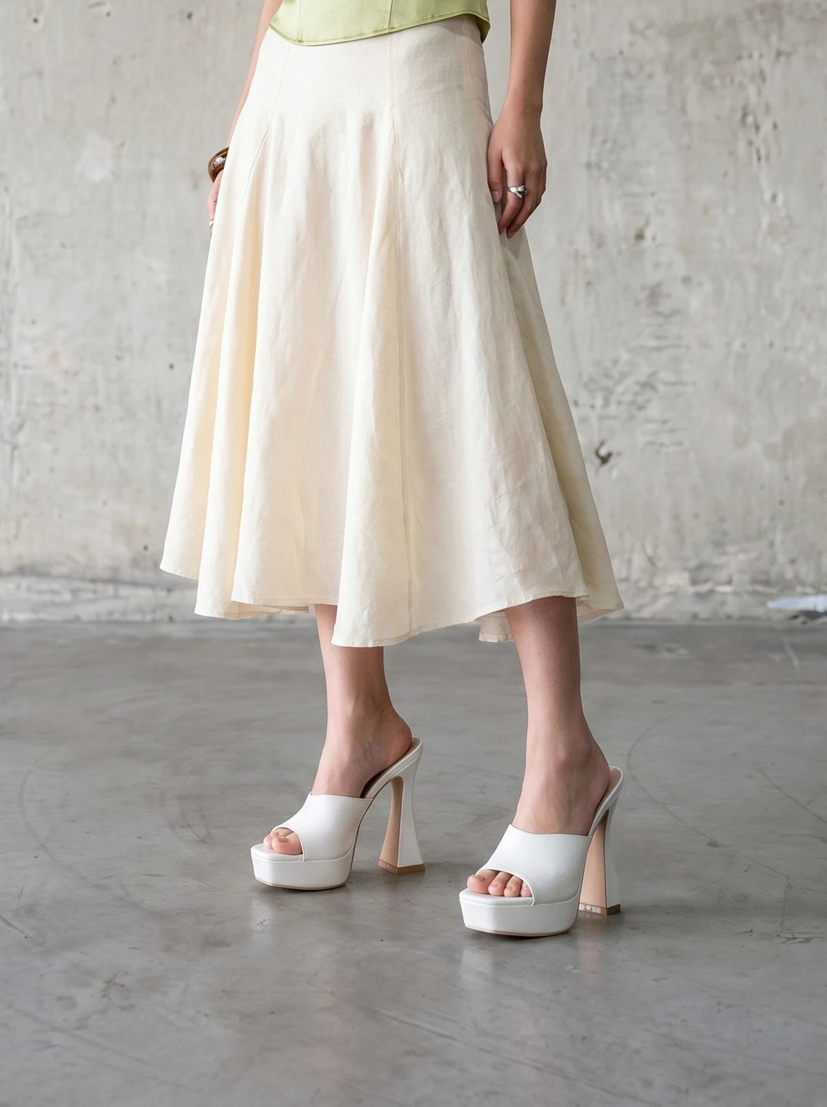 RAID Estee Platform Mule in White