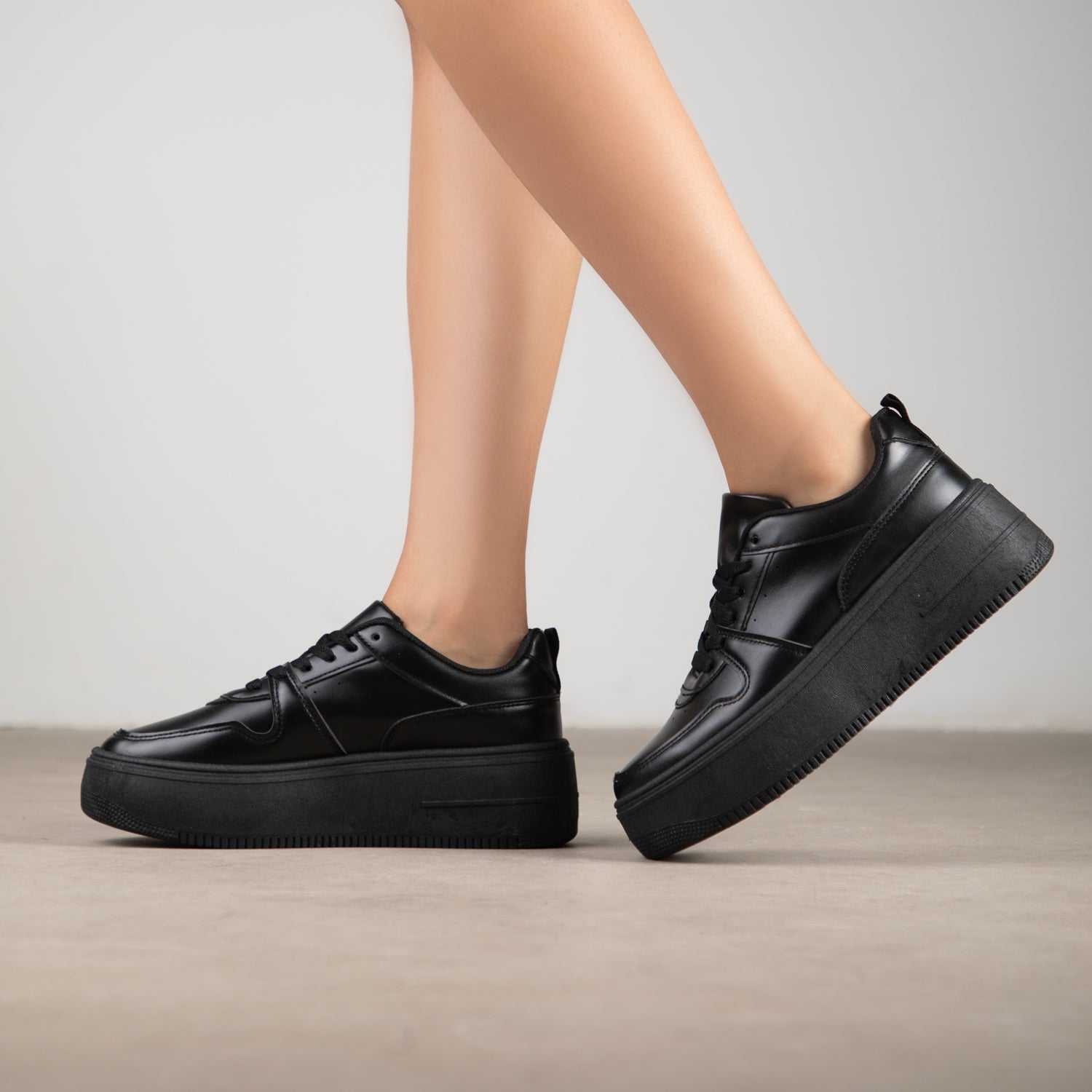 RAID Susan Flatform Trainers in Black