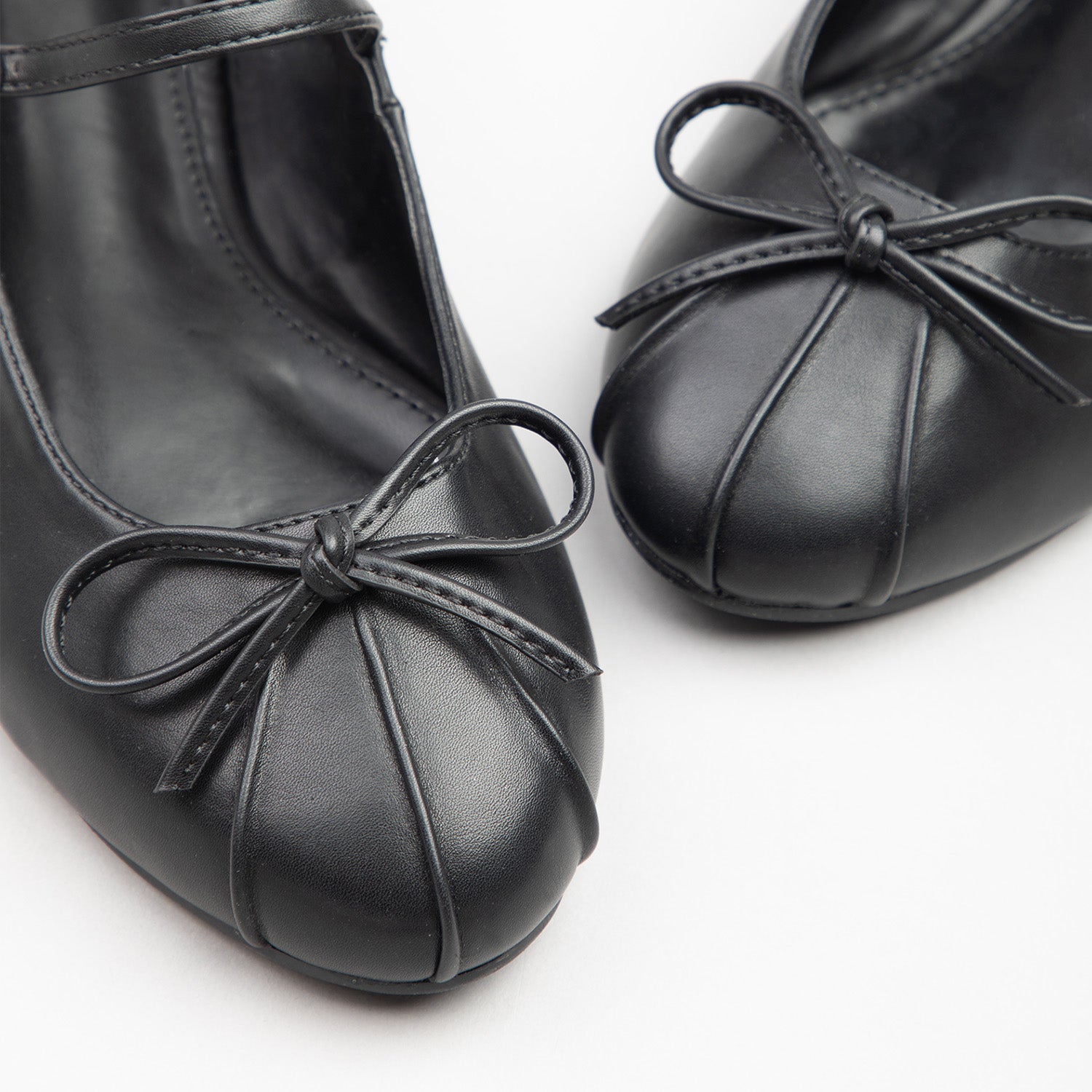 RAID Idol Ballet Flats in Black