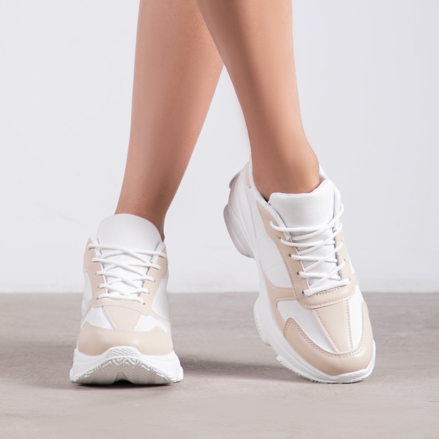 RAID Champ Chunky Trainers in Nude/White