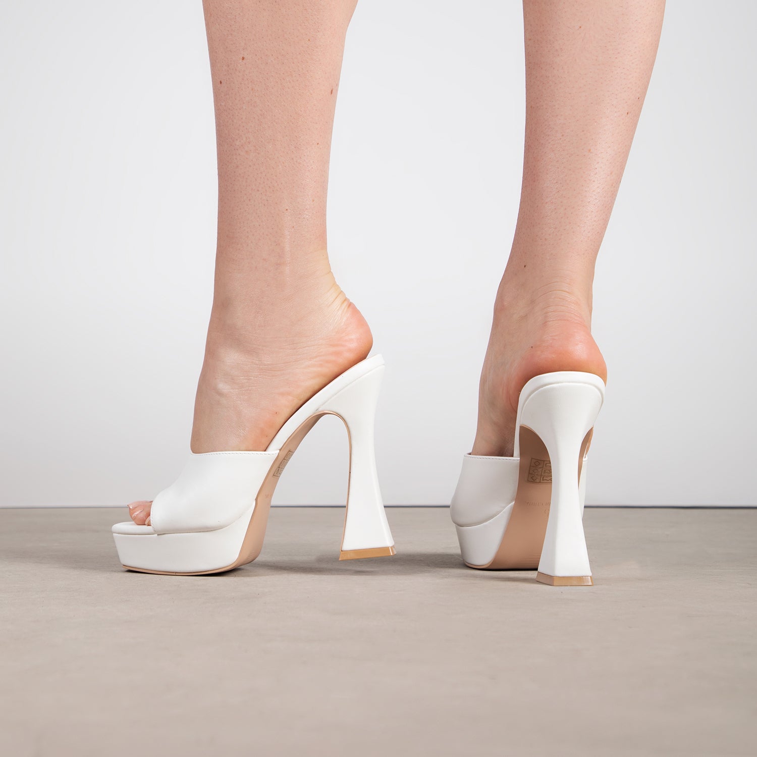 RAID Estee Platform Mule in White