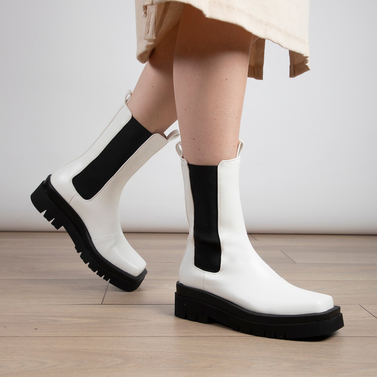 RAID Newport Ankle Boot in White