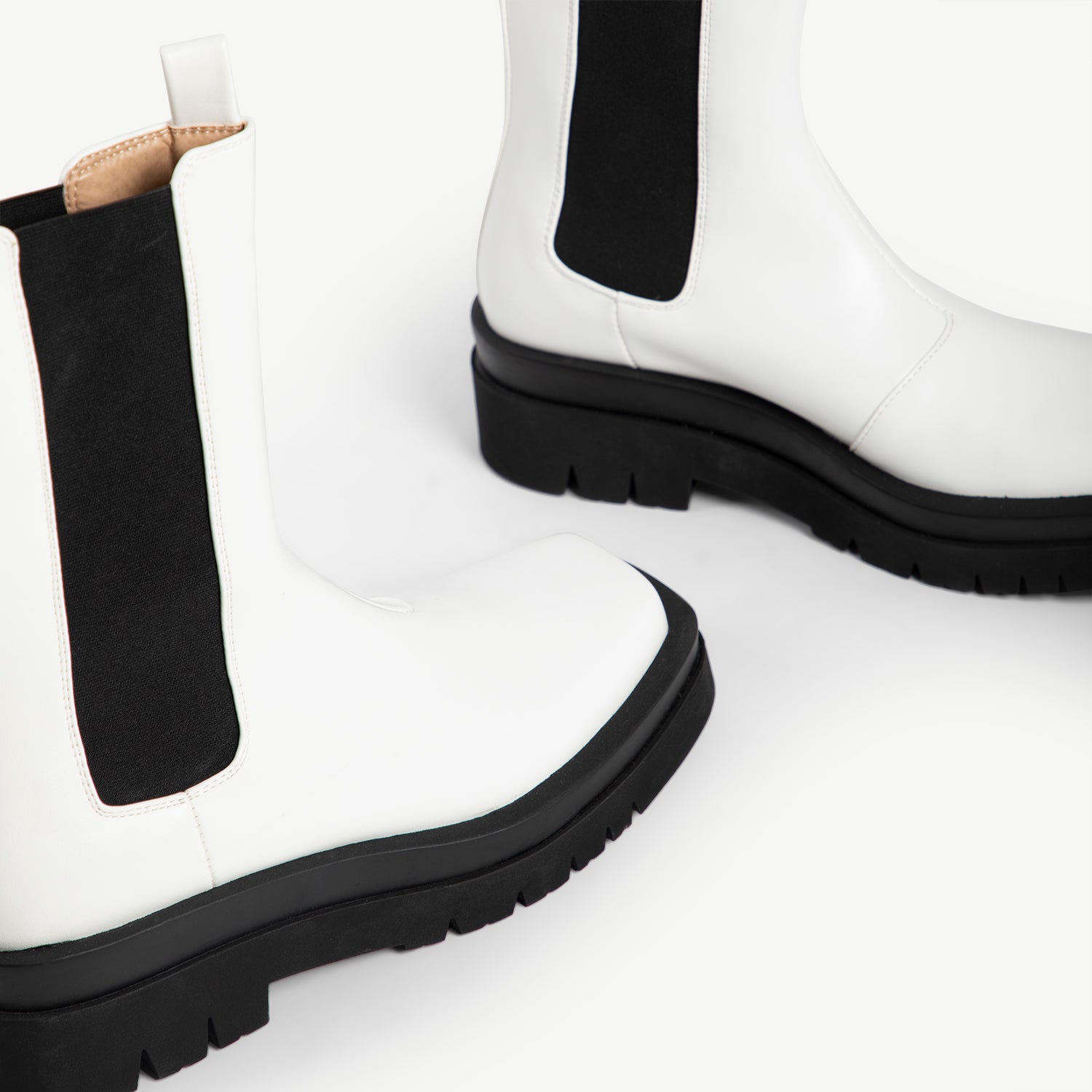 RAID Newport Ankle Boot in White