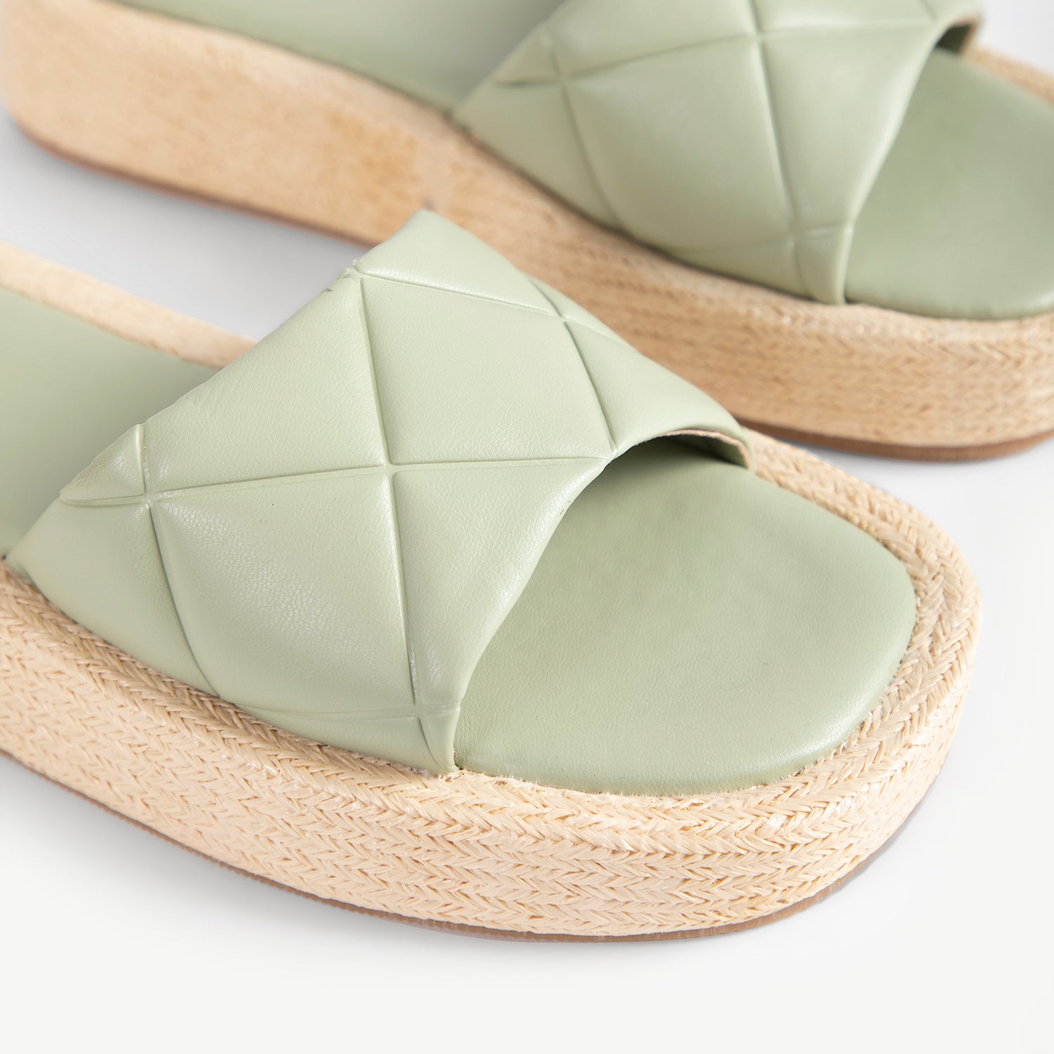 RAID Rayon Quilted Slider In Green