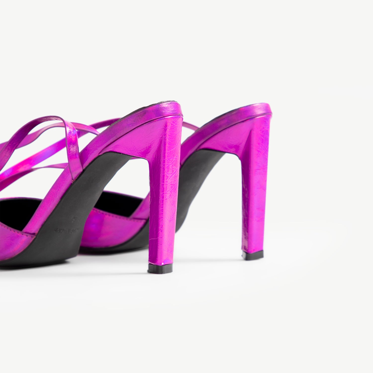 RAID Sicily Pointed Toe Lace Up in Fuchsia