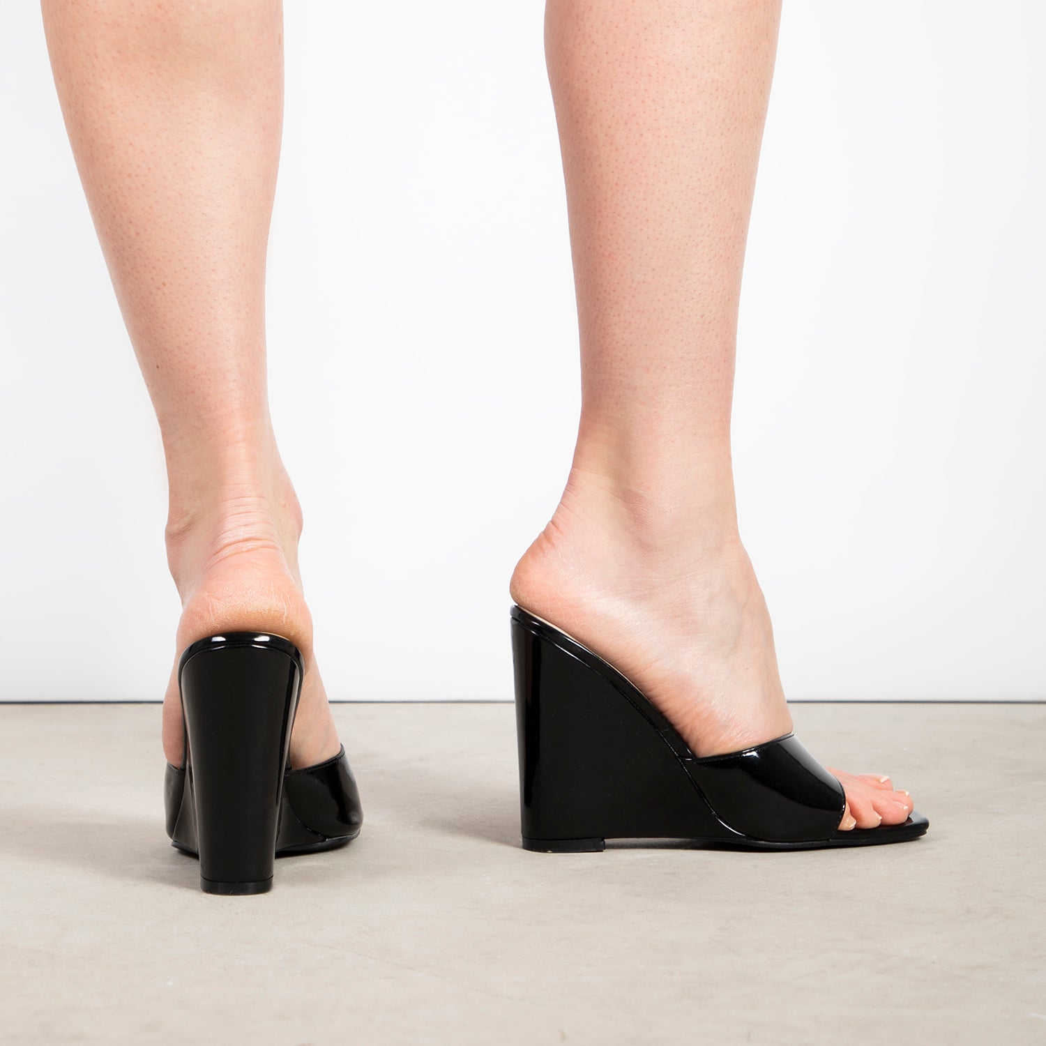 RAID Treat Block Heeled Mule in Black