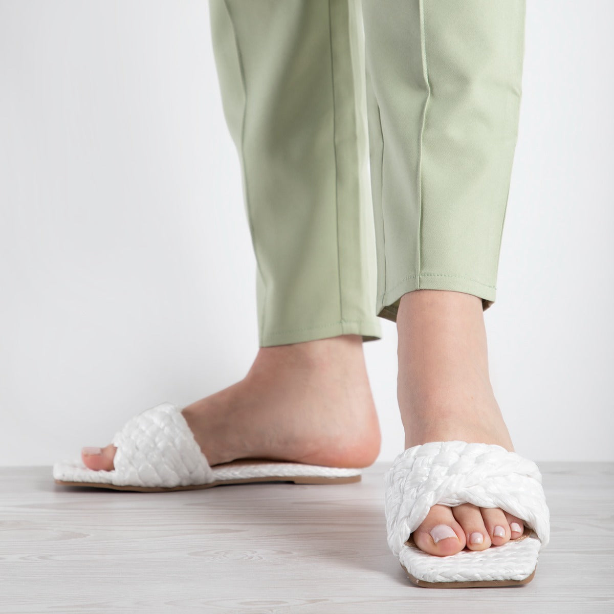 RAID Breezy Flat Mule in White