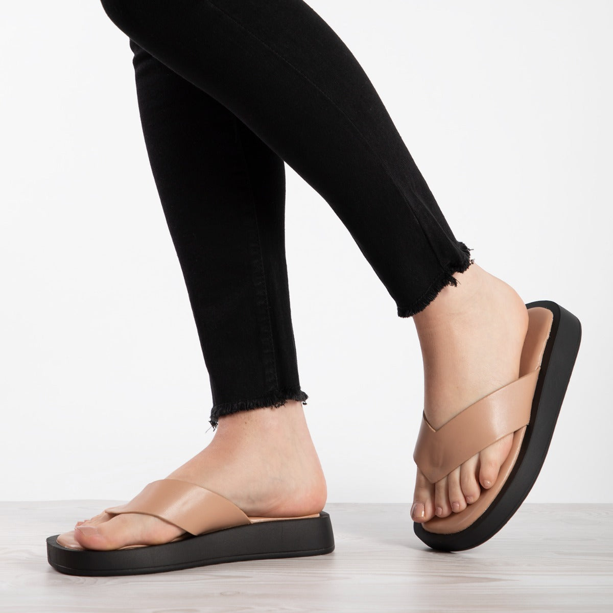 RAID Dornea Chunky Sandal in Camel